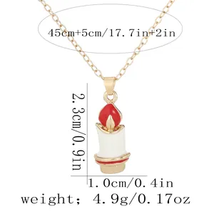Collana con ciondolo a candela natalizia dorata con smalto bianco e dettagli fiamma rossa