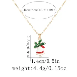 Dettagli collana campana di Natale con dimensioni 2,3x1,4 cm e catena di 45 più 5 cm