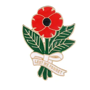 Broche coquelicot en émail avec ruban 'Lest We Forget' sur fond blanc pur