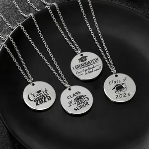 Collana Portachiavi di Laurea in Acciaio Inossidabile Classe del 2025 Regali di Laurea Senior per Adolescenti Studenti Gioielli Pendente Tondo Commemorativo
