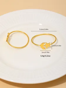 Details des Serviettenrings mit Mond und Stern sowie Maßangaben in Zoll und cm