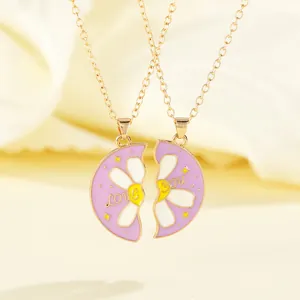 Pärchen-Halsketten mit lila Gänseblümchen-Anhänger und Love You Gravur in Gold-Optik