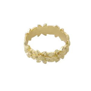 Golden ring with sunflower relief pattern design for elegant festive dining table decor