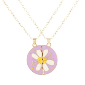 Teilbare vergoldete Pärchenkette mit Gänseblümchen-Emaille-Muster und LOVE you Gravur