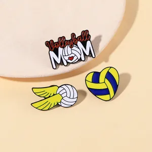 Détails de trois épinglettes en émail sur le thème du volley-ball avec cœur et ailes