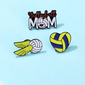Macro de pins en émail volley-ball avec motifs MOM coeur et ballon ailé