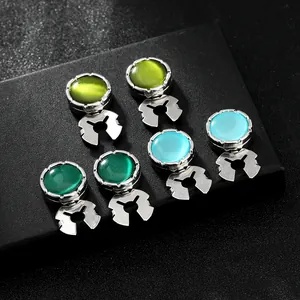 Gemelos de metal pulido con piedras redondas de ojo de gato en colores verde y azul