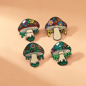 Dettaglio di quattro spillette in smalto a forma di funghi con motivi floreali colorati