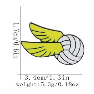 Broche en émail de volley-ball avec ailes jaunes, badge de sport pour sacs et vêtements