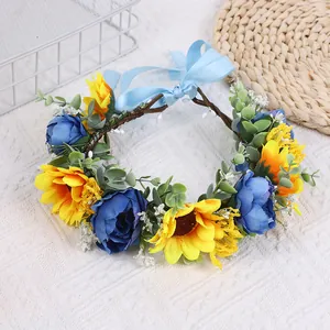 Detailansicht von Sonnenblumen- und Rosenkranz mit verstellbarem Seidenband