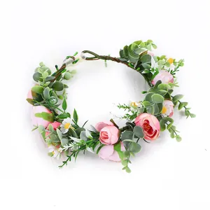 Brautblumenkrone mit rosa Rosen, weißen Gänseblümchen und verstellbarem weißem Band