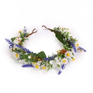 Blumenkranz Stirnband mit weißen Gänseblümchen Lavendel und grünen Blättern für Partys