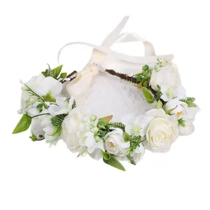 Couronne de fleurs blanches avec roses artificielles et ruban pour photos de mariage