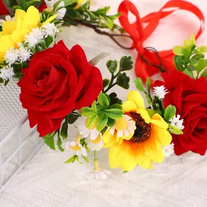 Handgefertigter Braut-Blumenkranz mit Rosen, Sonnenblumen und elegantem roten Seidenband