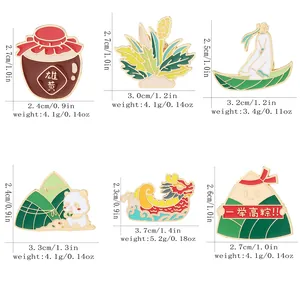 Pines esmaltados para el Festival del Bote del Dragón con panda zongzi y vino