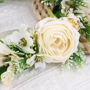 Couronne de fleurs bohème avec roses crème et marguerites pour accessoires cheveux de mariée