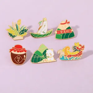 Detalle de 6 pines de esmalte del Festival del Bote Dragón con panda y motivos de zongzi