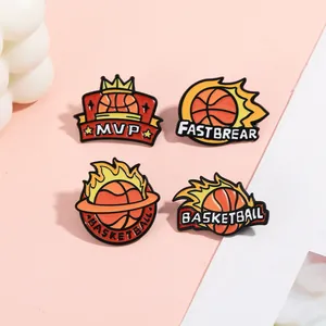 Set di quattro spille in smalto da basket con design MVP e Fastbreak in arancione vivace