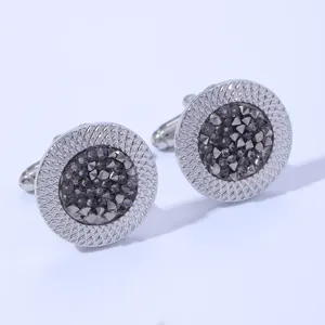 Boutons de manchette ronds pour hommes en métal argenté et cristaux gris foncé sur fond blanc