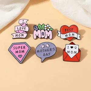 Set di 6 spille in smalto rosa per la Festa della Mamma con motivi Super Mom e Cuore su lino