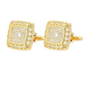 Goldene quadratische Manschettenknöpfe mit Zirkonia-Steinen für elegante Anzüge