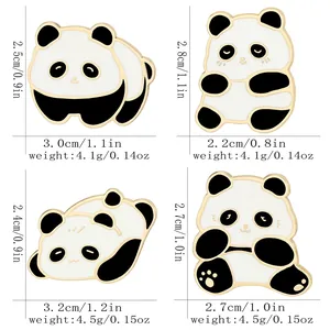 Ensemble de quatre pin's émaillés panda mignon dans diverses poses avec dimensions