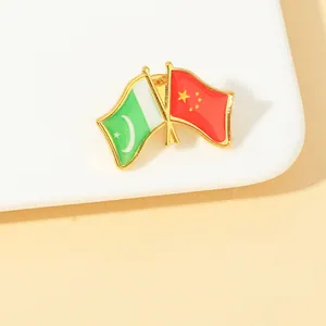 Broche en Métal Drapeaux Croisés Amitié Chine Pakistan Insigne de Revers en Alliage Émail pour Vêtements Cadeau Diplomatique