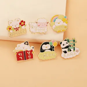 Set di sei spille smaltate carine con orso, gatto e panda per zaini per bambini