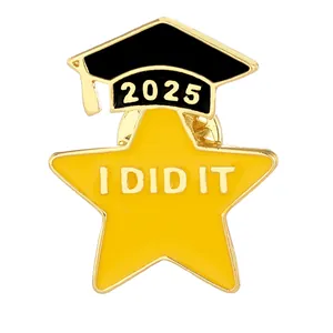 Abschlussbrosche 2025 mit gelbem Stern und I DID IT Slogan in Gold-Ausführung