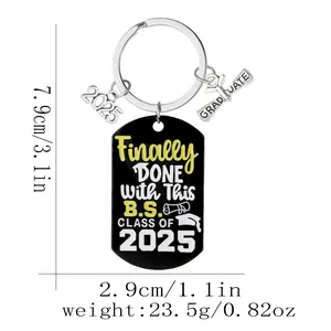 Abschluss-Schlüsselanhänger 2025 mit schwarzem Dog Tag und silbernen Anhängern