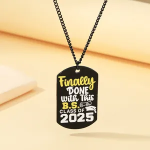 Schwarze Abschluss-Halskette 2025 mit Erkennungsmarken-Anhänger und Doktorhut-Design