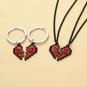 Detail van pixelhart BEST FRIEND kettingen en sleutelhangers set voor koppels