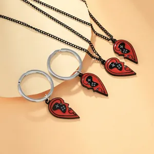 Set collana e portachiavi a puzzle cuore controller di gioco in rosso e nero