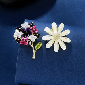 Squisita Spilla a Forma di Fiore di Ortensia e Margherita in Smalto e Strass per Donna Elegante Spilla in Lega per Matrimonio Festa Vestito Accessori
