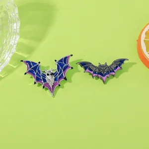 Broche chauve-souris vintage argentée avec émail coloré pour accessoire gothique