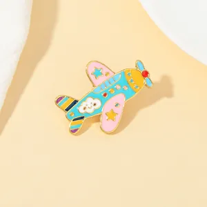 Spilla in Smalto per Aereo da Cartone Animato Carino Distintivo in Metallo Multicolore Per Vestiti Zaino Accessori Gioielli Regalo Unisex