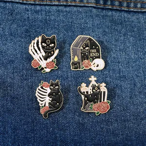 Pines góticos de esmalte con gato negro y rosa en denim, set de cuatro insignias detalladas