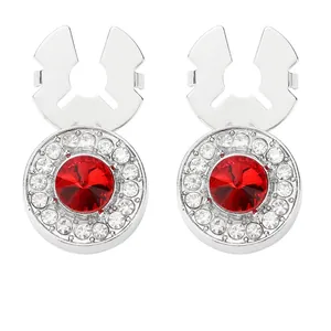 Zilveren hemdkraagknoop met groot rood kristal en halo van kleine diamanten