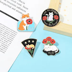 Détails de quatre pin's chat en émail avec coquelicots et texte commémoratif