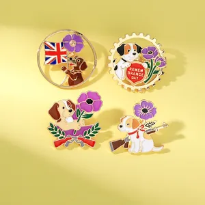 Detail van zinklegering emaille broches met hond en klaproos voor de herdenkingsdag