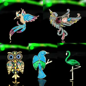Set di spille a forma di uccello in lega con strass colorati e dettagli in smalto lucido