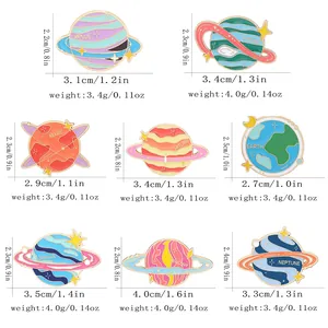 Set di 8 spille colorate in smalto a tema sistema solare con bordi in metallo dorato