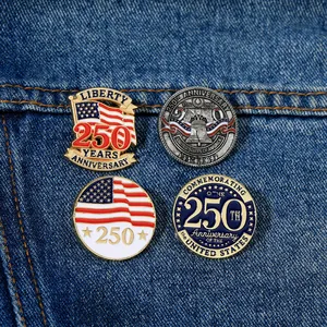 Spilla Commemorativa in Smalto 250° Anniversario Stati Uniti Giorno dell'Indipendenza Campana della Libertà 1776-2026 Bandiera Americana Distintivo in Lega