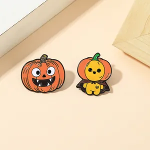 Set di spille in smalto di Halloween con zucca arancione e personaggio dei cartoni animati