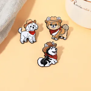 Detaillierte Makroansicht von drei süßen Cartoon-Hunde-Emaille-Pins mit Cowboyhüten