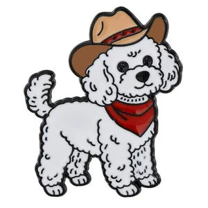 Cartoon Bichon Frisé Emaille Pin mit Cowboyhut und rotem Schal auf weißem Hintergrund