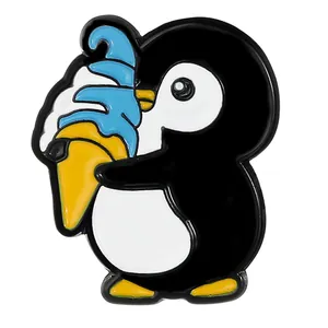 Spilla smaltata pinguino carino con cono gelato, distintivo a forma di animale per accessori