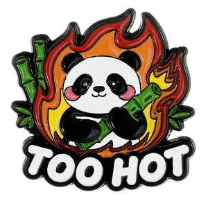Broche panda en émail avec texte Too Hot, fond de flamme et détail de bambou