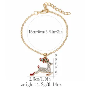 Kerst hert armband met glanzende diamanten en feestelijke rendier bedel detail