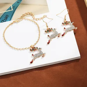 Kerstmis rendier sieradenset met gouden armband en oorbellen voorzien van fonkelende kristallen